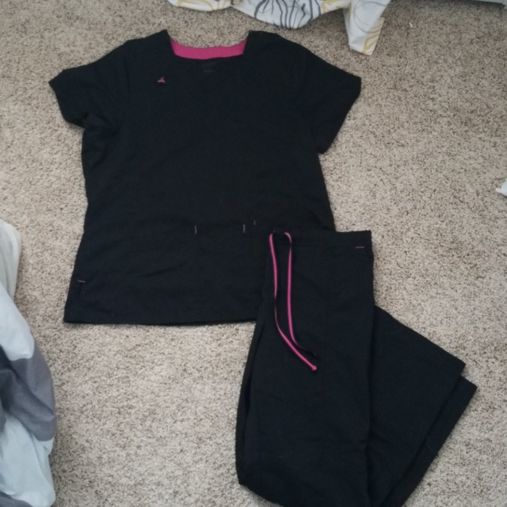 Scrub set